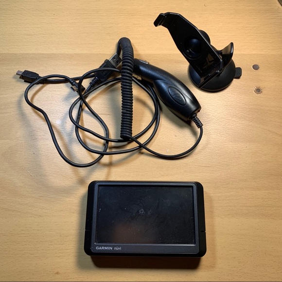 Garmin Nuvi 255 GPS System w Charger and Car Mount - Picture 1 of 13